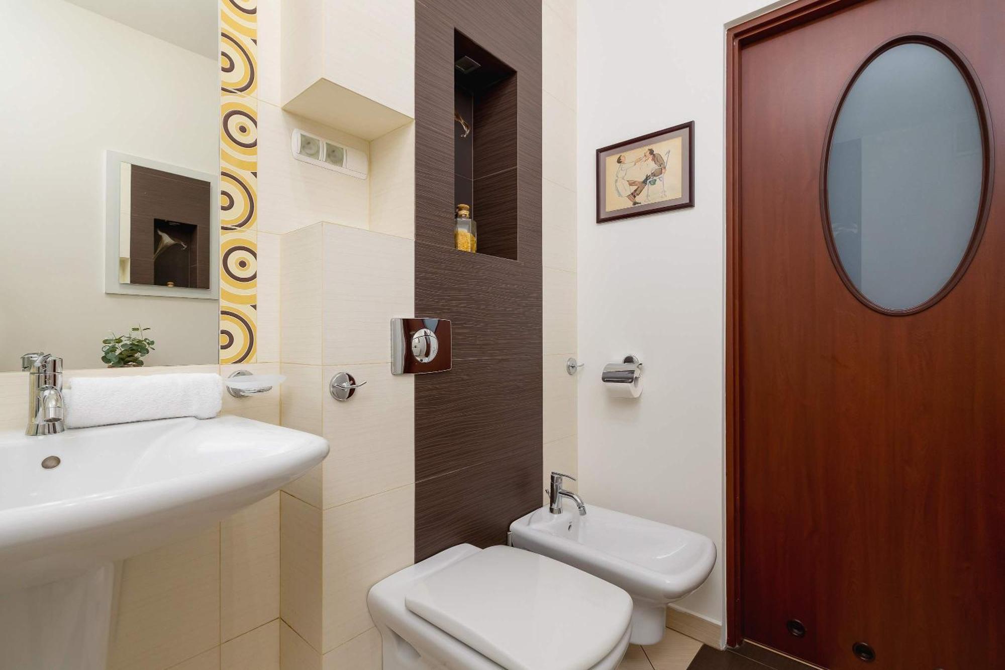 Bright Near Ice With Air Conditioning And Parking By Renters Apartament Kraków