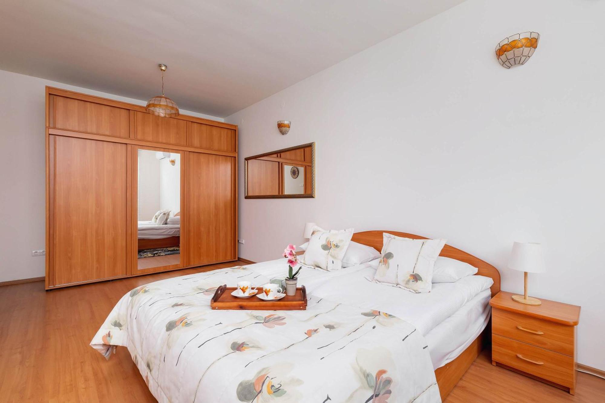 Bright Near Ice With Air Conditioning And Parking By Renters Kraków