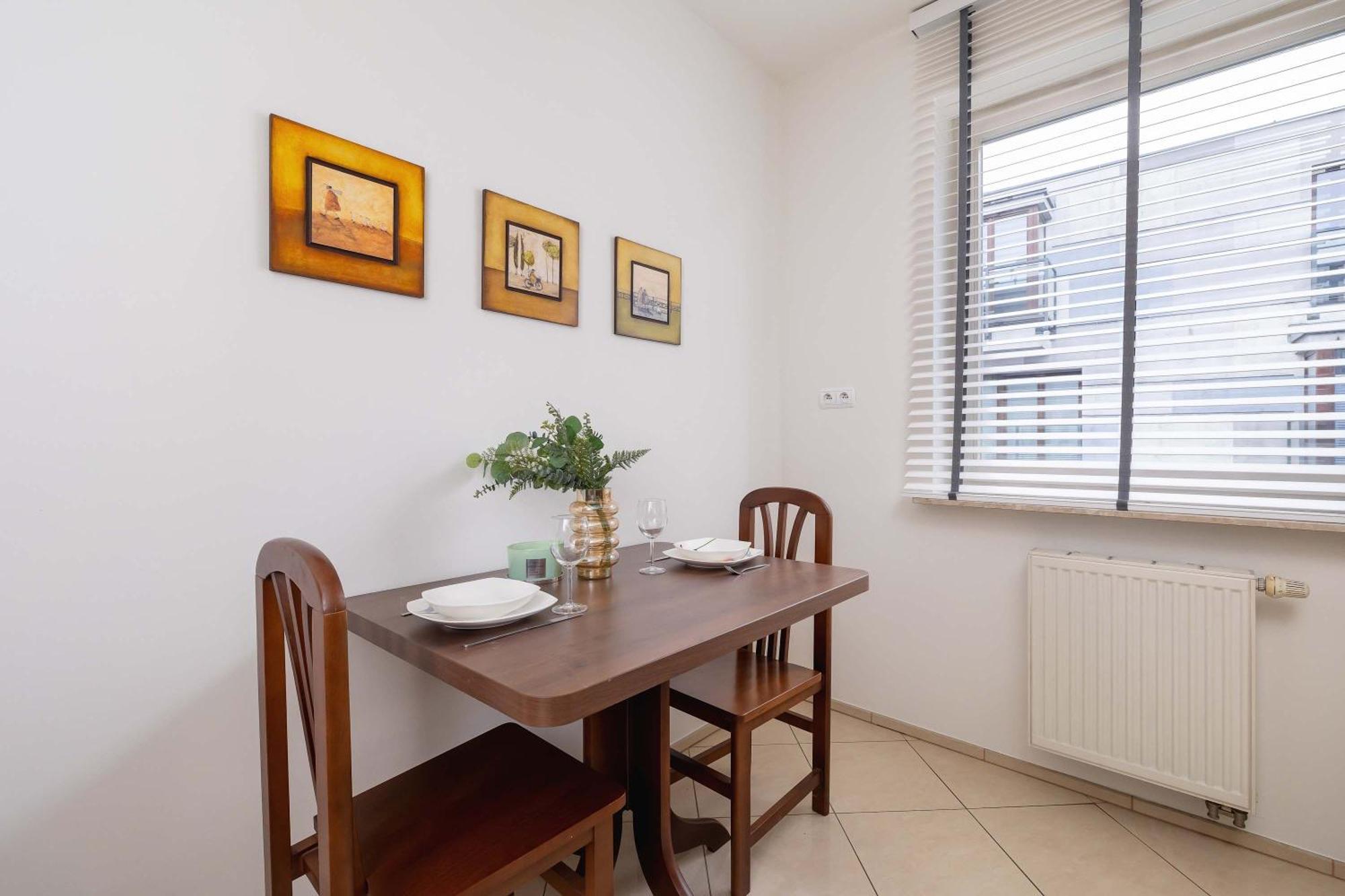 Bright Near Ice With Air Conditioning And Parking By Renters Apartament *