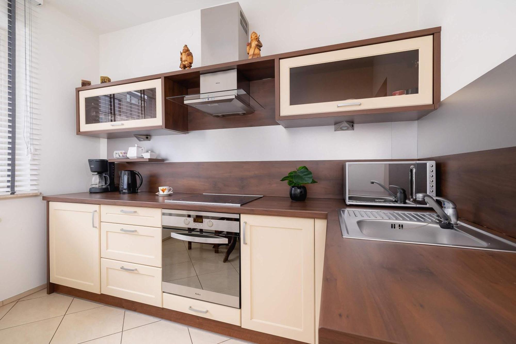 Bright Near Ice With Air Conditioning And Parking By Renters Apartament Kraków